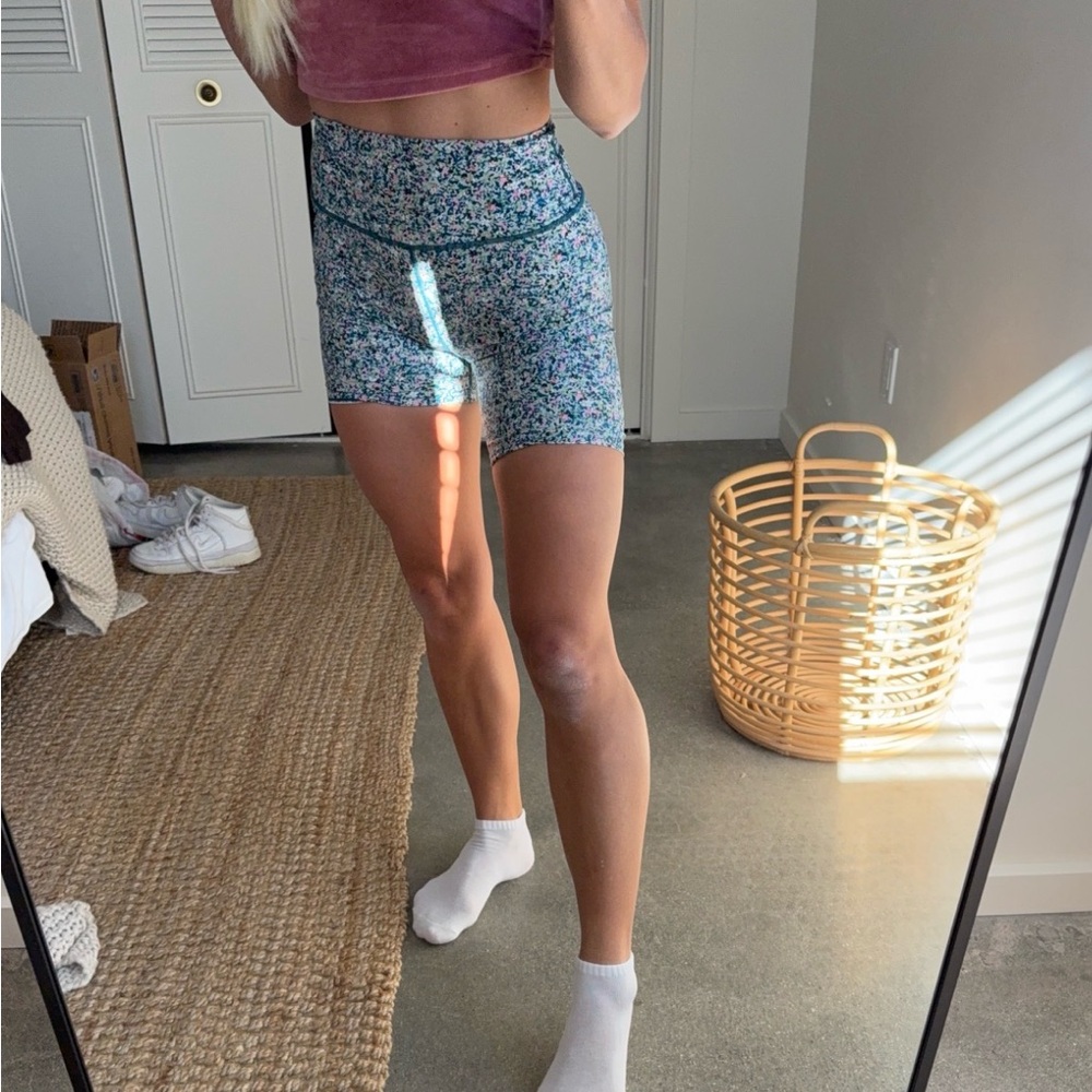 Cute worn used biker shorts - Picture 3 of 3
